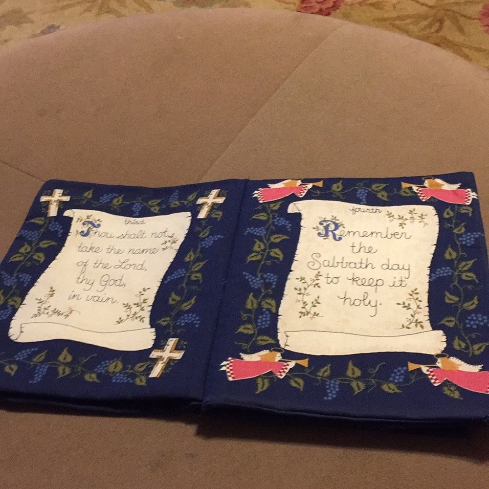 The Ten Commandments Cloth Book - Picture 3 of 8